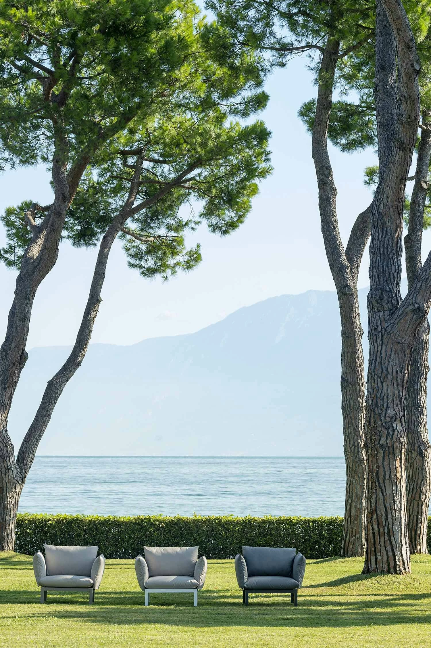 FIAM Domino Armchair, Anthracite 3 FIAM Domino Armchair, Anthracite - Image 3